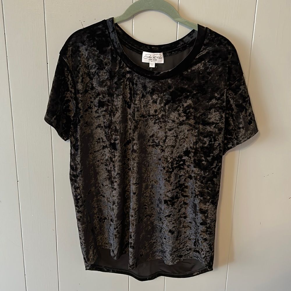 Feel the Piece Black Velvet Tee Size XS/S